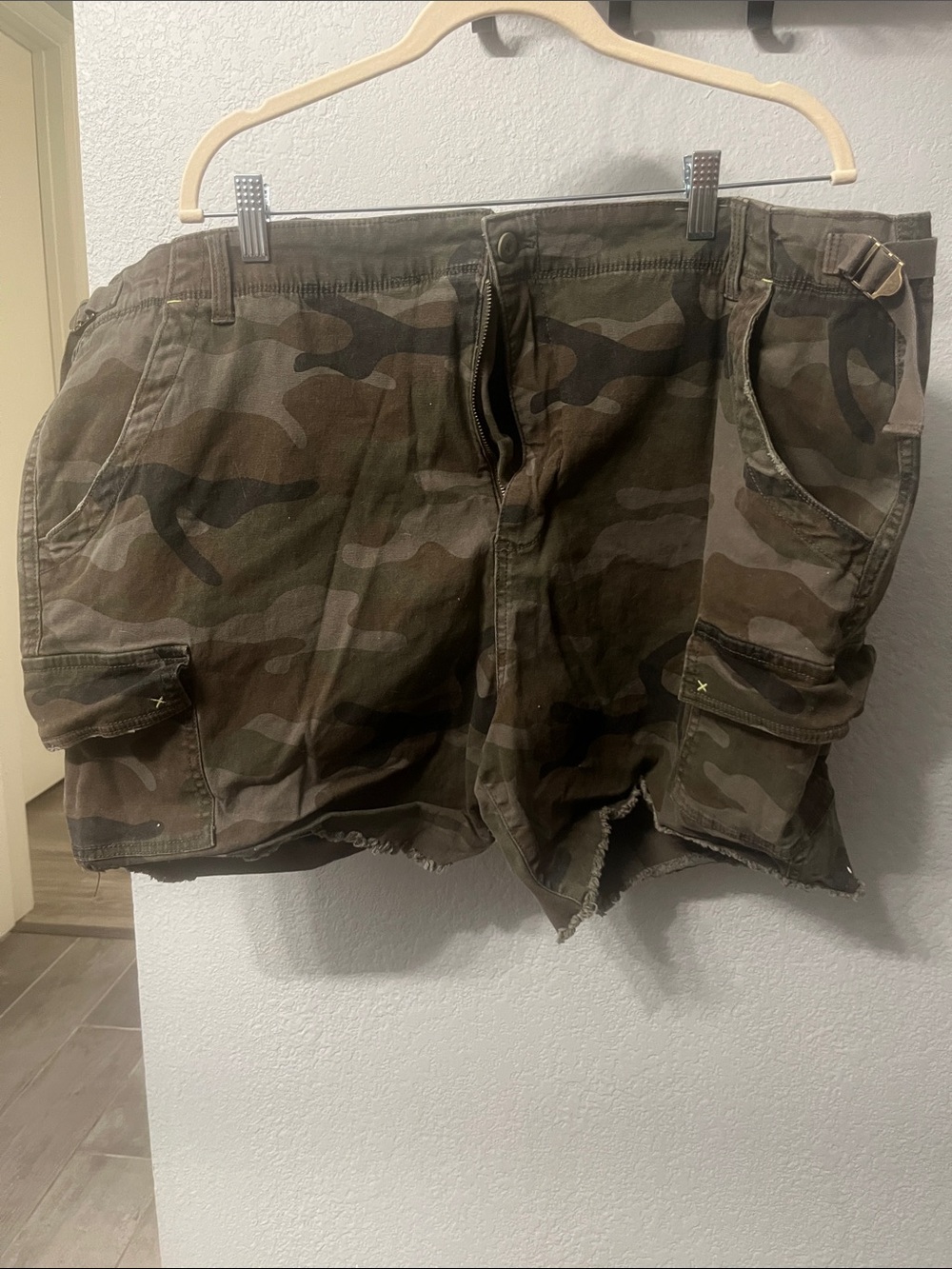 24 W | Terra & Sky Women’s Camo Cargo Shorts - Olive Brown